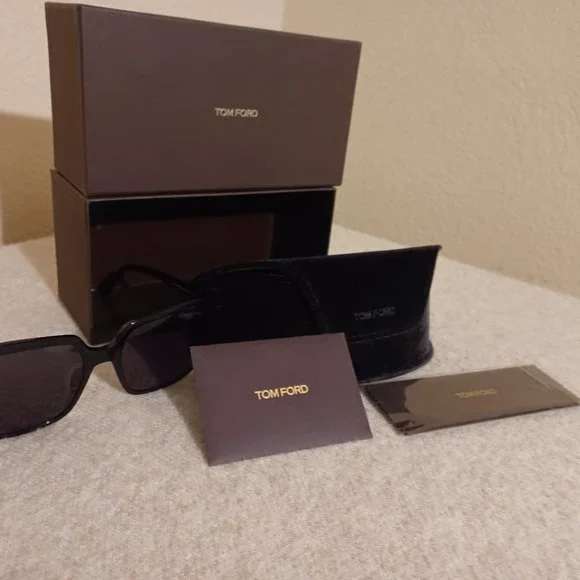 Authentic Tom Ford Donna sunglasses Tom Ford Kit Astuccio Soft B10T Donna Tom Ford Sunglasses  main image 4
